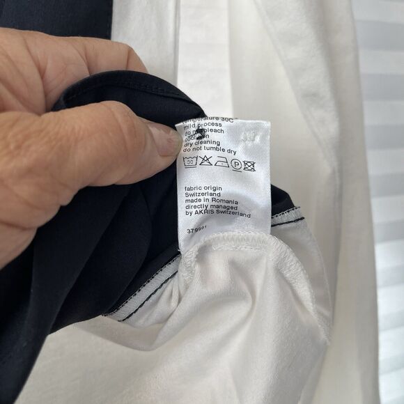 Akris Punto Exclusive for Saks Fifth Avenue Shirt color block navy-white, size 4 - Picture 8 of 8